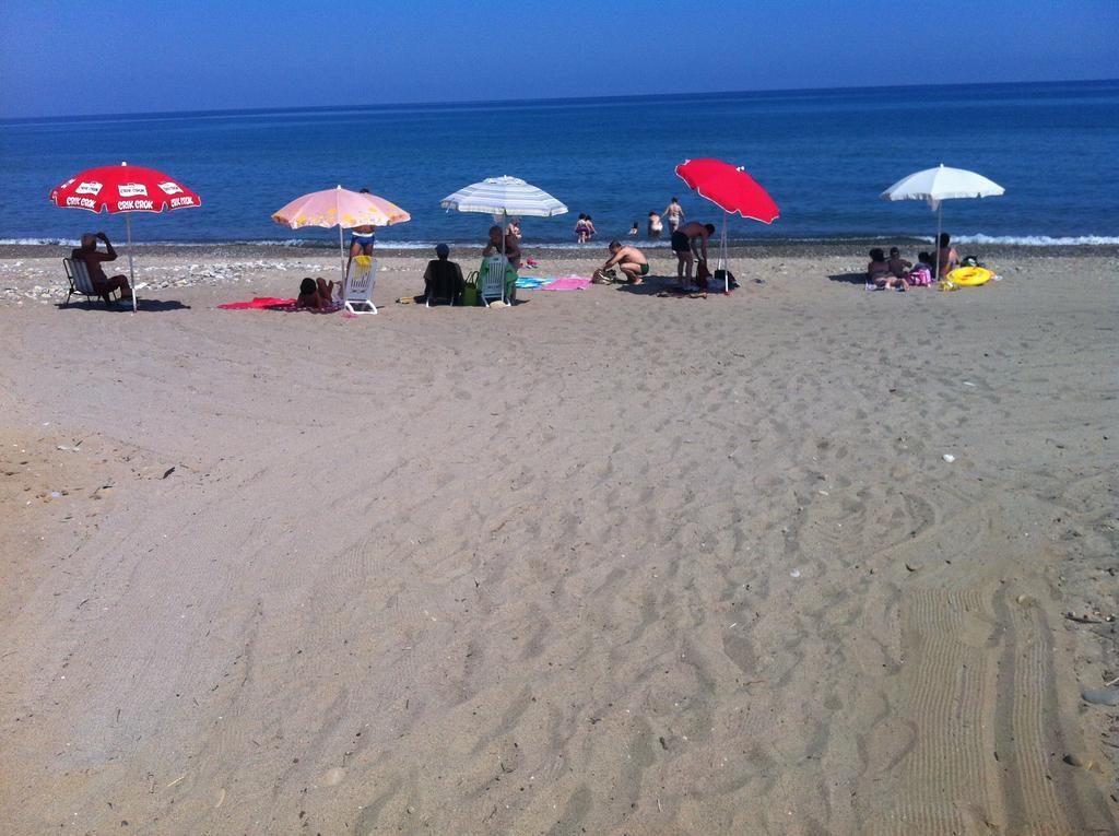 Hotel Paradise Beach Camera Mansardata Vicino Cefalu Piscina Aperta Campofelice Di Roccella Zewnętrze zdjęcie